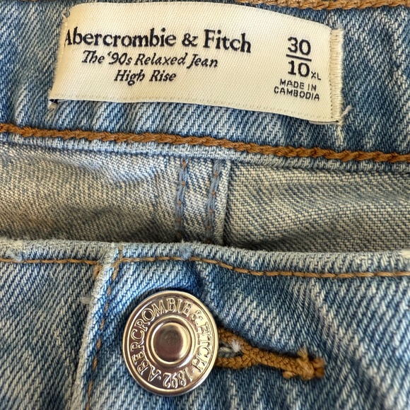 Abercrombie & Fitch The 90s Relaxed Jeans High Rise Womens 30 10 XL Light Wash - Picture 3 of 7